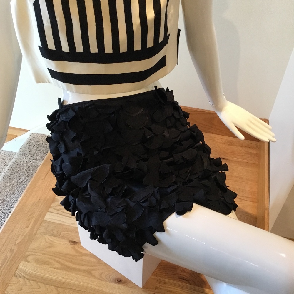 DKNY black petal skirt, size 10 ( M L ) Orig. $295 NEW NWT MINT!